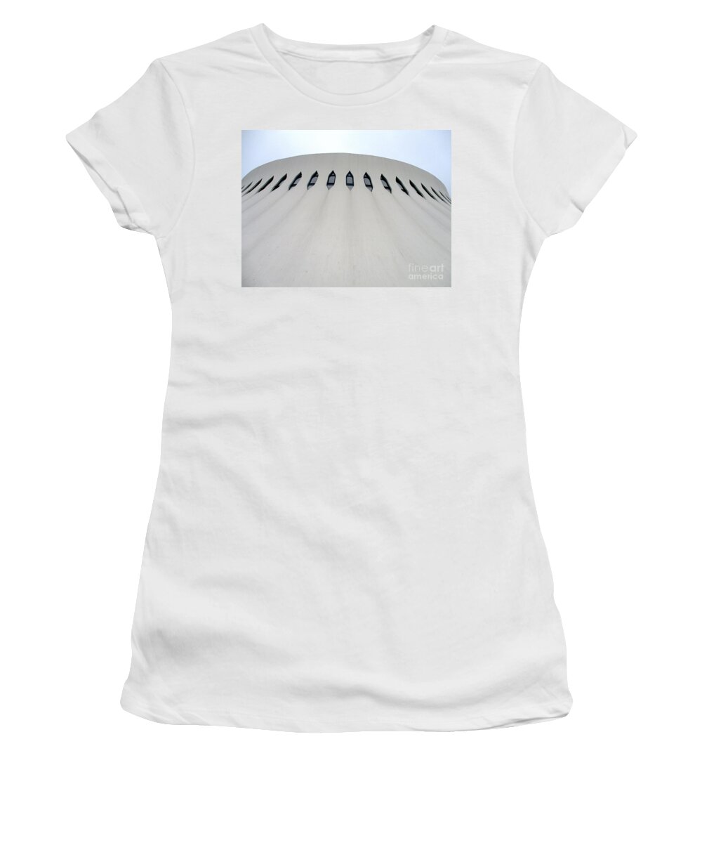 Bibliotheque Oscar Niemeyer Women's T-Shirt featuring the photograph Bibliotheque Oscar Niemeyer 5 by Randall Weidner