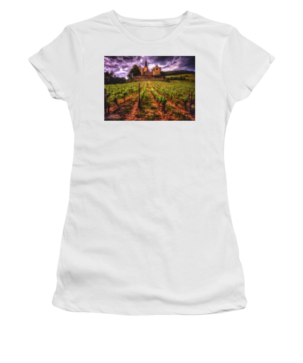 Aussenaufnahme Women's T-Shirt featuring the photograph Built on wine by Hans Zimmer