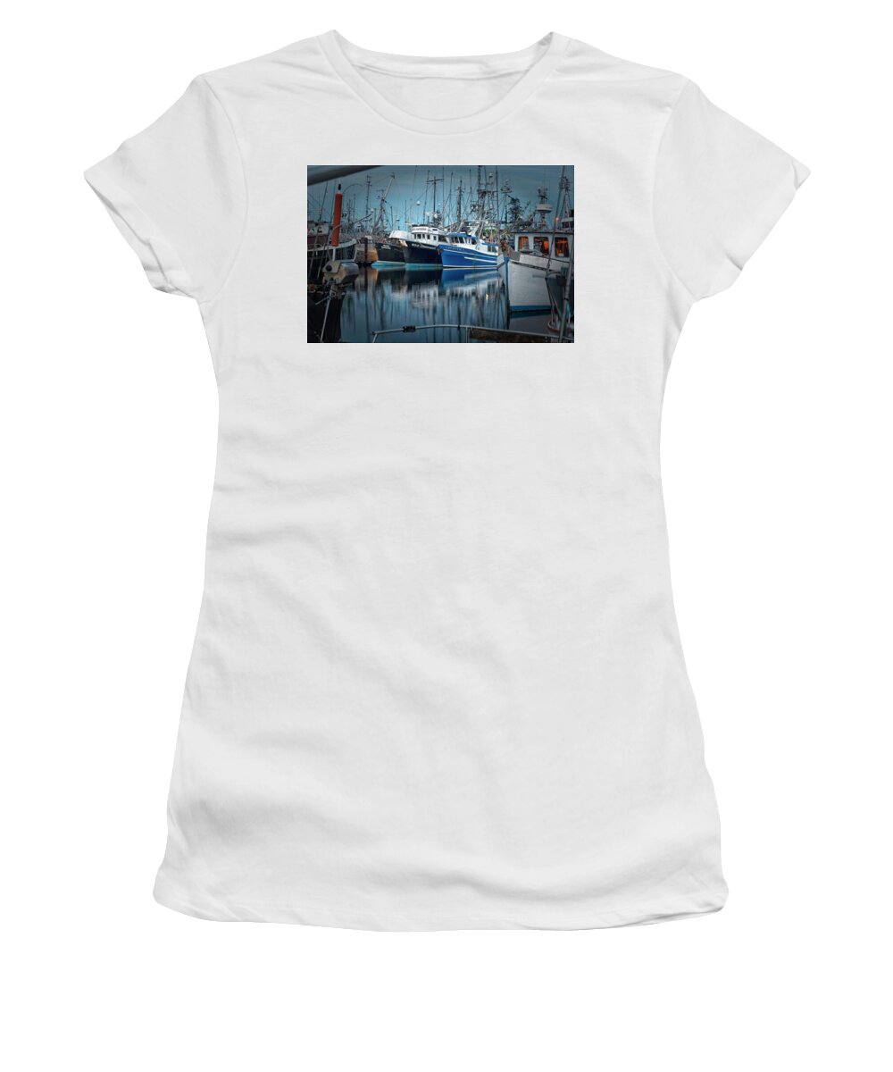 Discovery Harbour Women's T-Shirt featuring the photograph Full House by Randy Hall