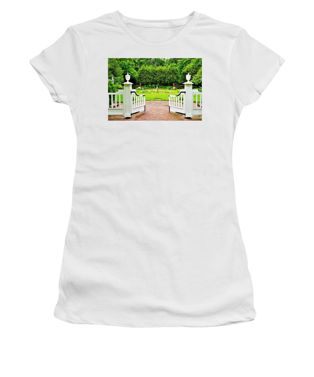 Landscape Women's T-Shirt featuring the photograph Welcome come on in by Merle Grenz