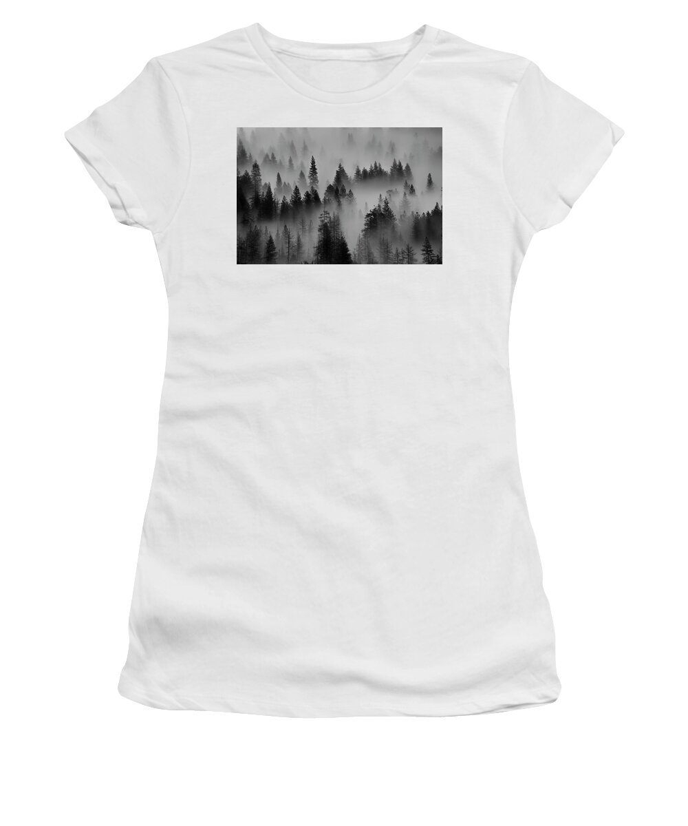 Black And White Women's T-Shirt featuring the photograph Foggy Yosemite II by Jon Glaser