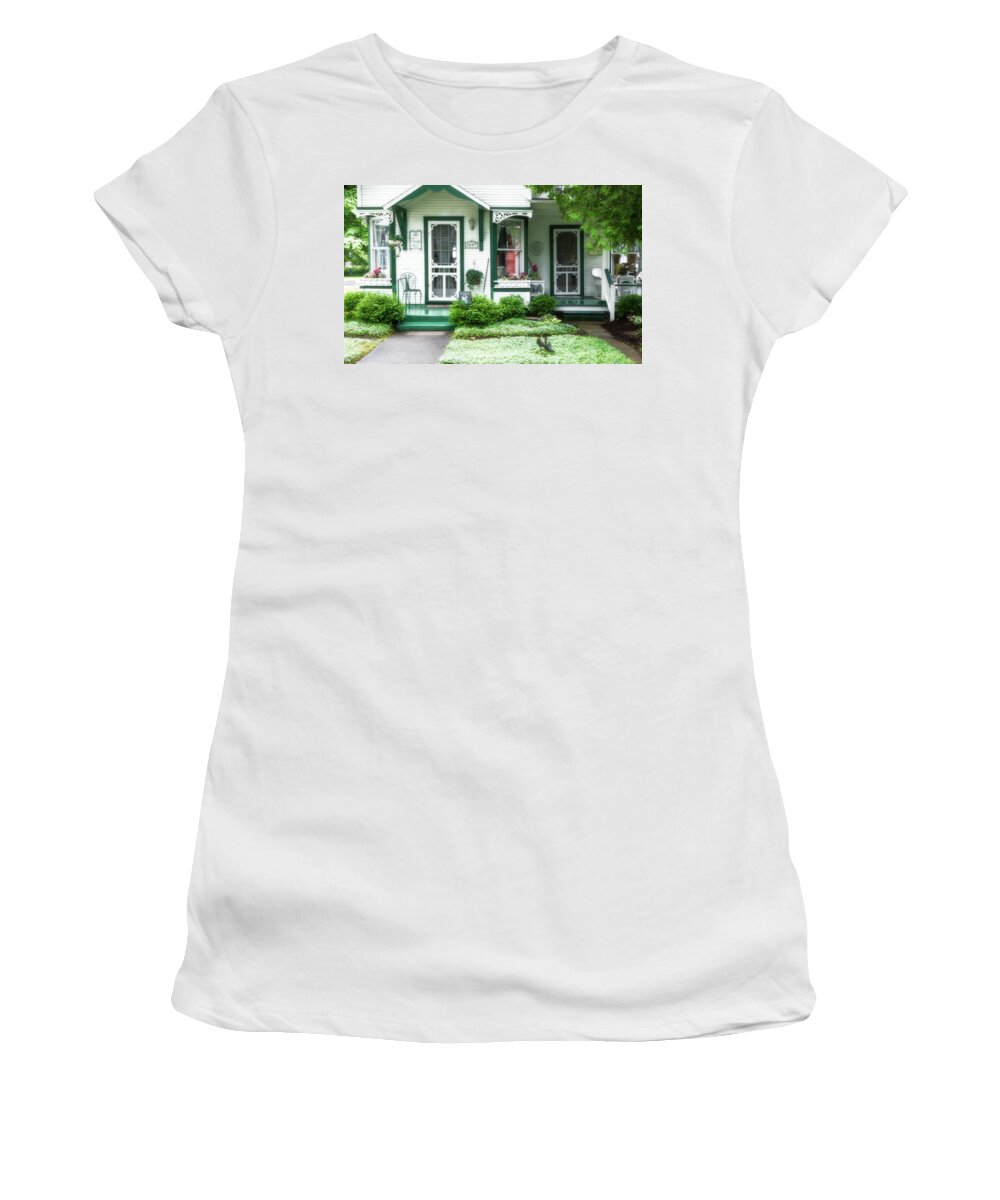 Bay View Women's T-Shirt featuring the photograph The Parsons House With Radiance by Robert Carter