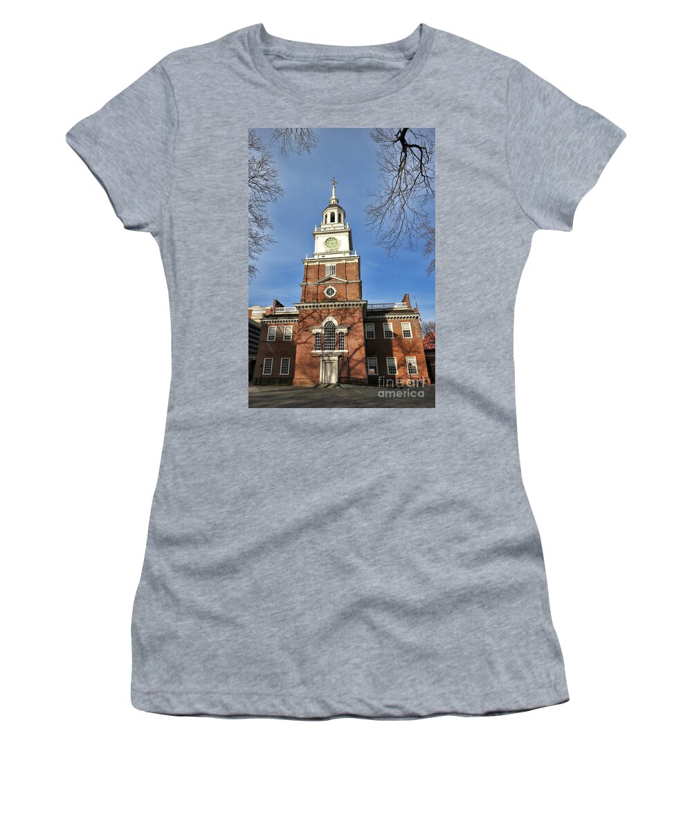 Philadelphia Women's T-Shirt featuring the photograph Independence Hall in Philadelphia #2 by Olivier Le Queinec