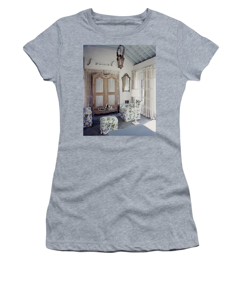Interior Women's T-Shirt featuring the photograph A Guest Room At Hickory Hill by Tom Leonard