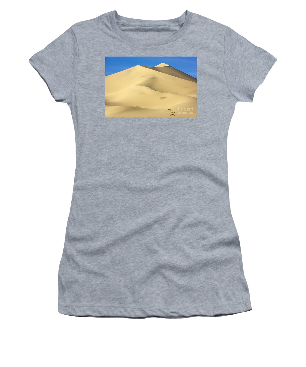 00431196 Women's T-Shirt featuring the photograph Eureka Dunes in Death Valley #2 by Yva Momatiuk John Eastcott