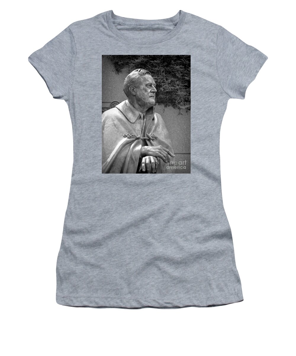 Washington Women's T-Shirt featuring the photograph FDR Statue at FDR Memorial by William Kuta