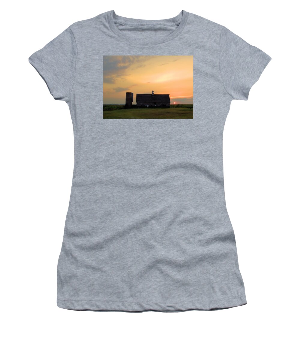 Day Women's T-Shirt featuring the photograph Nightfall Barn by Bonfire Photography