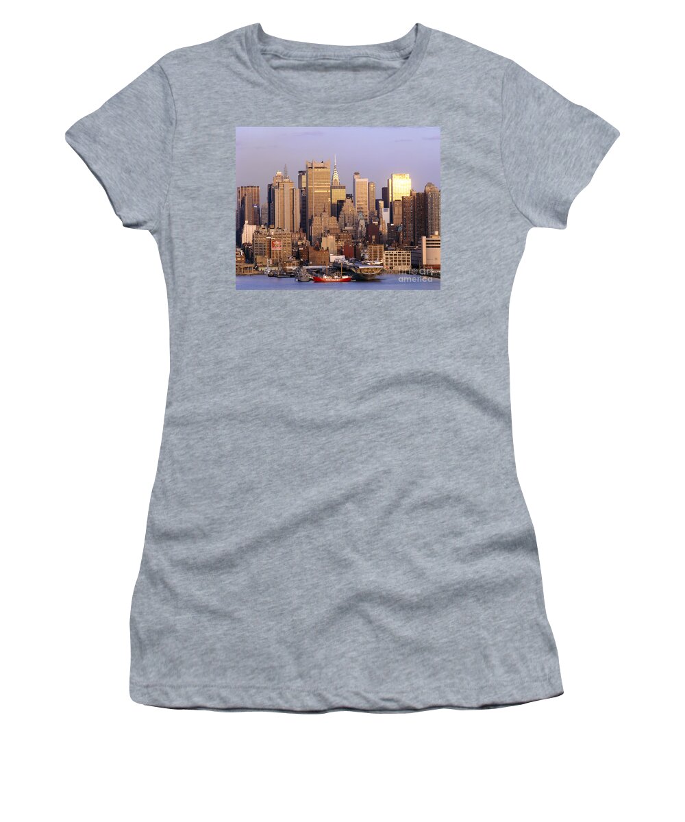 Manhattan Women's T-Shirt featuring the photograph Skyline View Of Manhattan by Rafael Macia