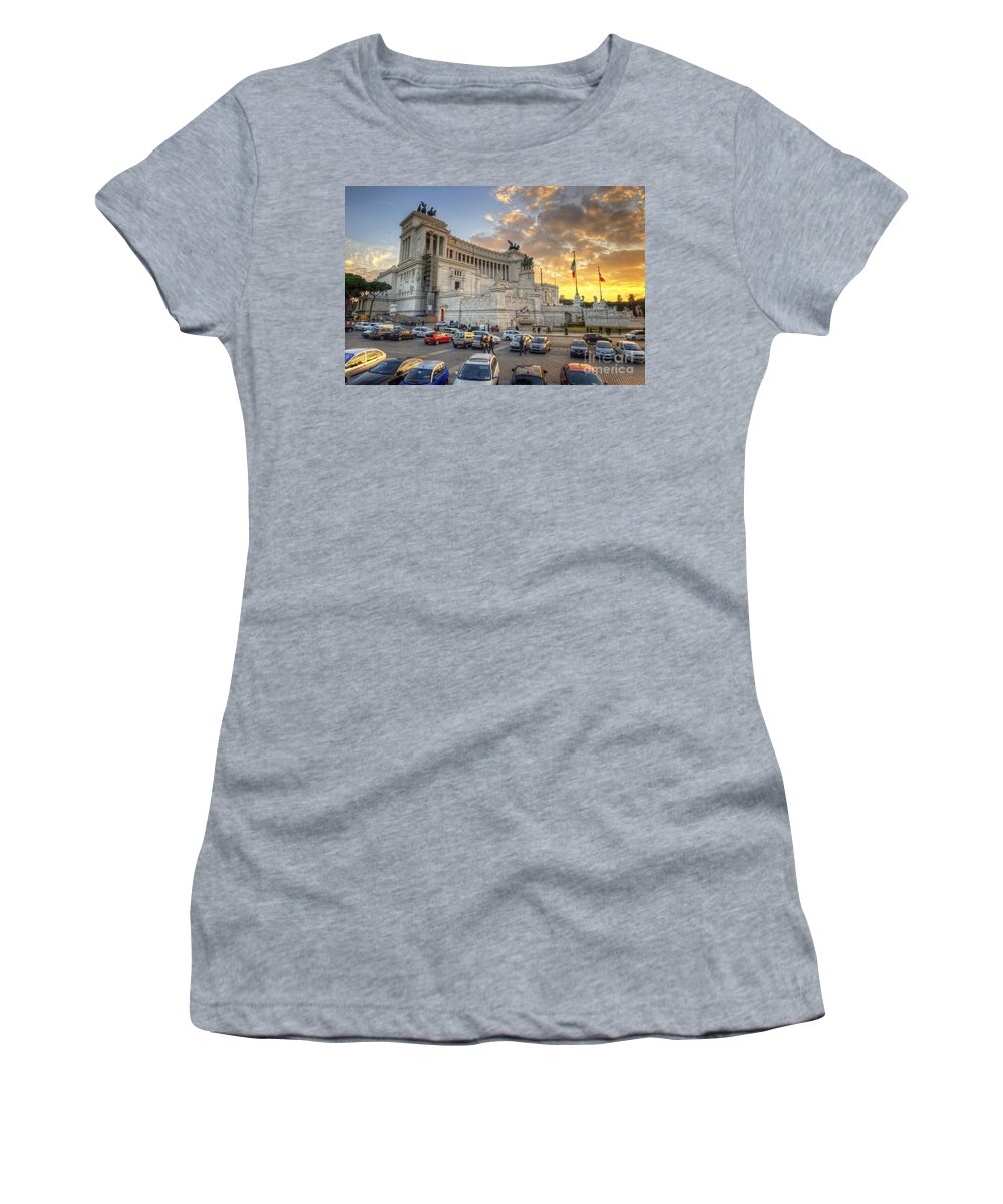 Yhun Suarez Women's T-Shirt featuring the photograph Sunset At Victory Monument by Yhun Suarez