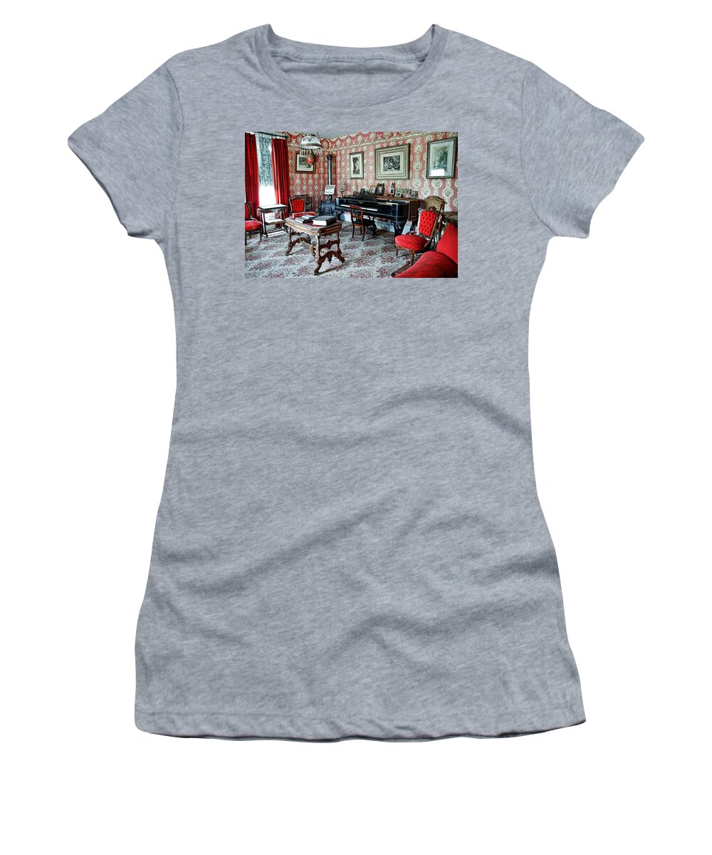 Vintage Women's T-Shirt featuring the photograph Vintage Living Room by Steve McKinzie