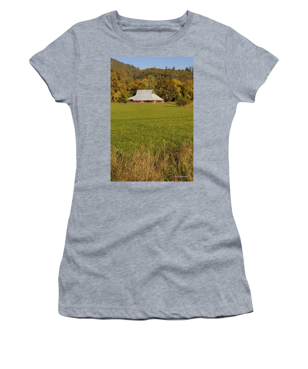 Barn Women's T-Shirt featuring the photograph Barn near Murphy by Mick Anderson