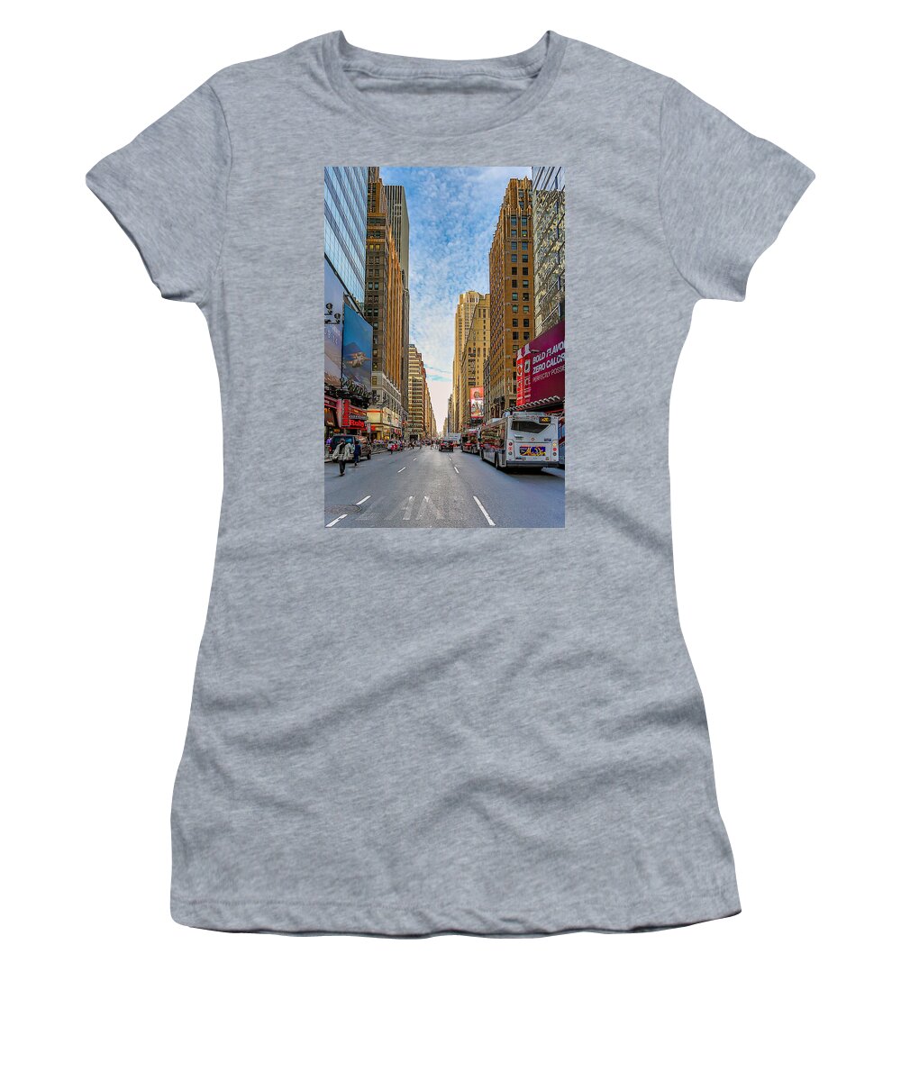 Manhattan Women's T-Shirt featuring the photograph A pause in traffic by The Flying Photographer