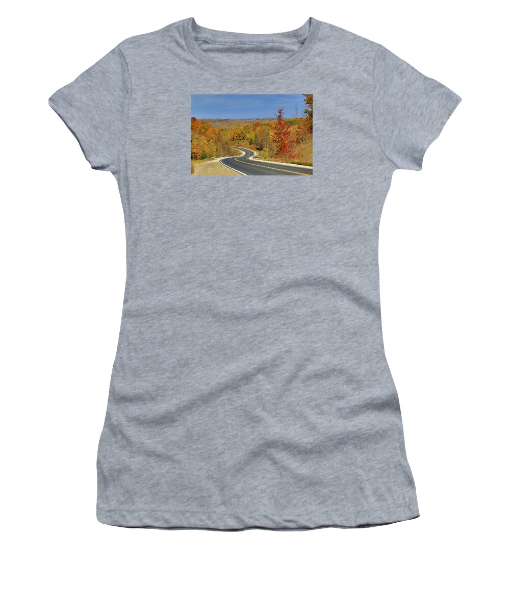  Mono Women's T-Shirt featuring the photograph Autumn in the Hockley Valley by Gary Hall