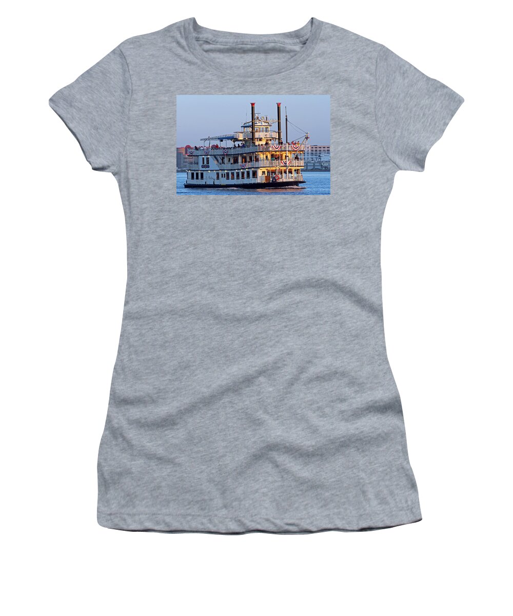 Music City Queen Women's T-Shirt featuring the photograph Boston Music City Queen by Juergen Roth