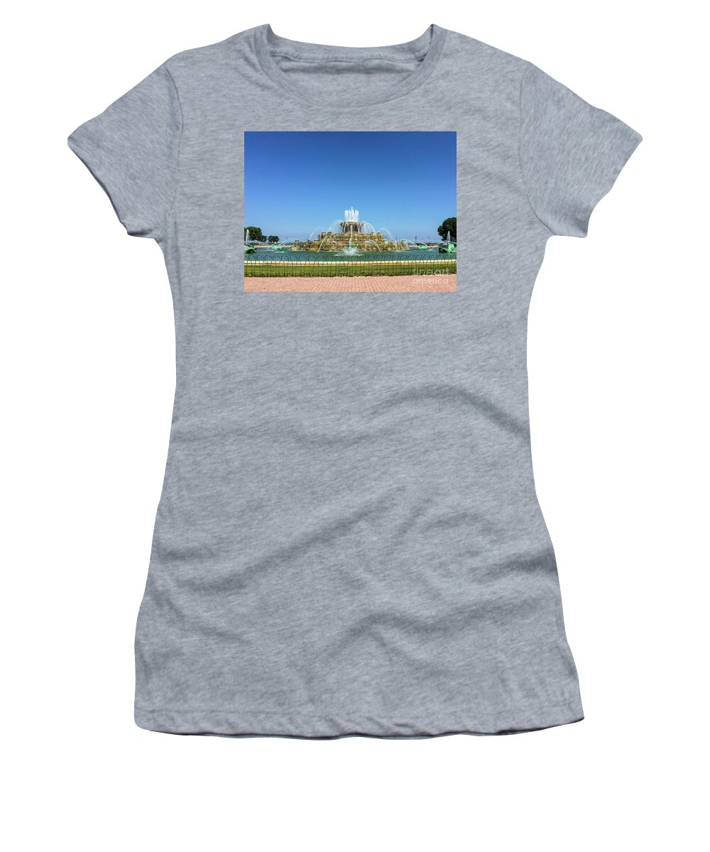 Buckingham Fountain Women's T-Shirt featuring the photograph Buckingham Fountain by David Levin