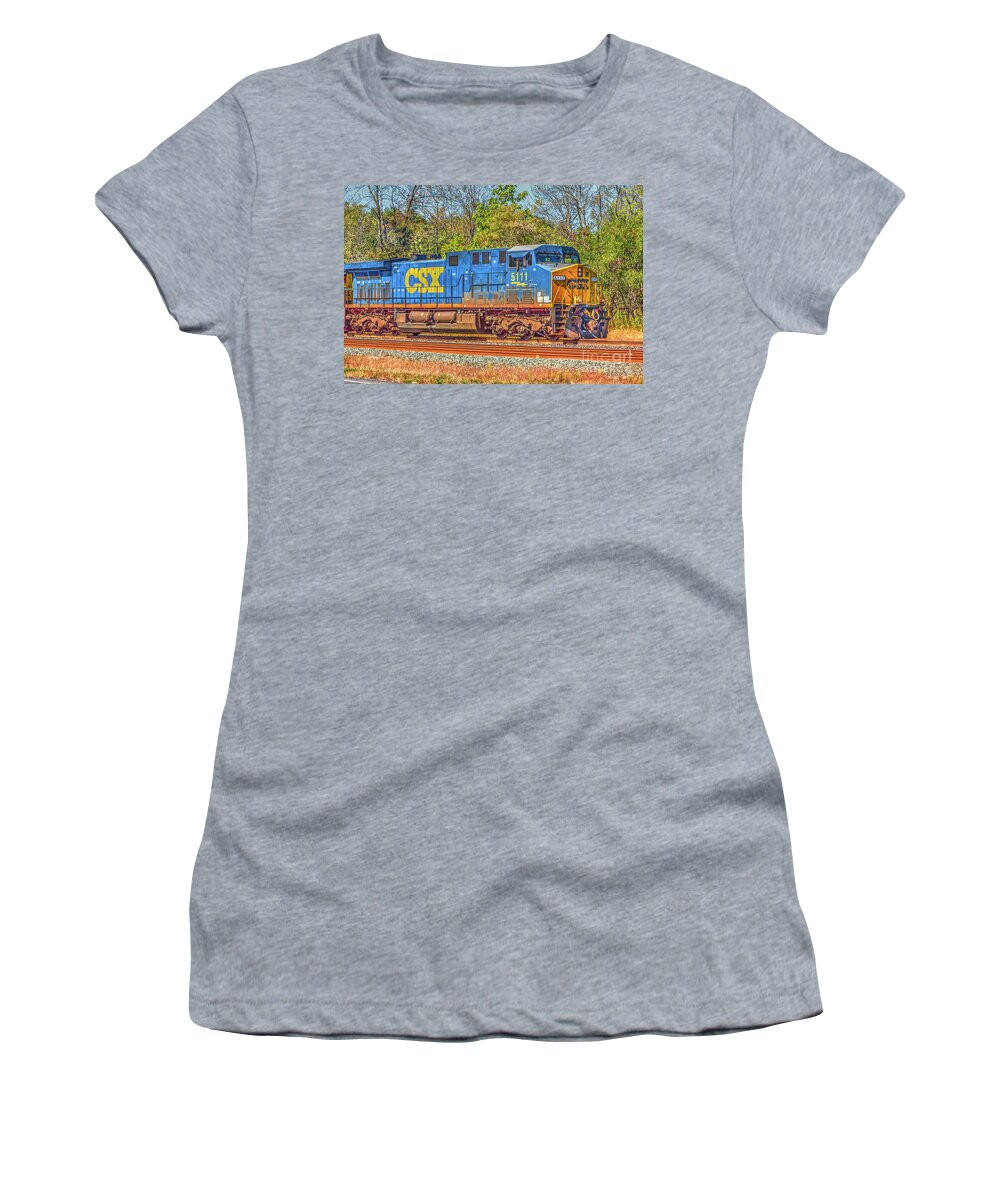 Train Women's T-Shirt featuring the photograph CSX Locomotive 5111 by Rod Best