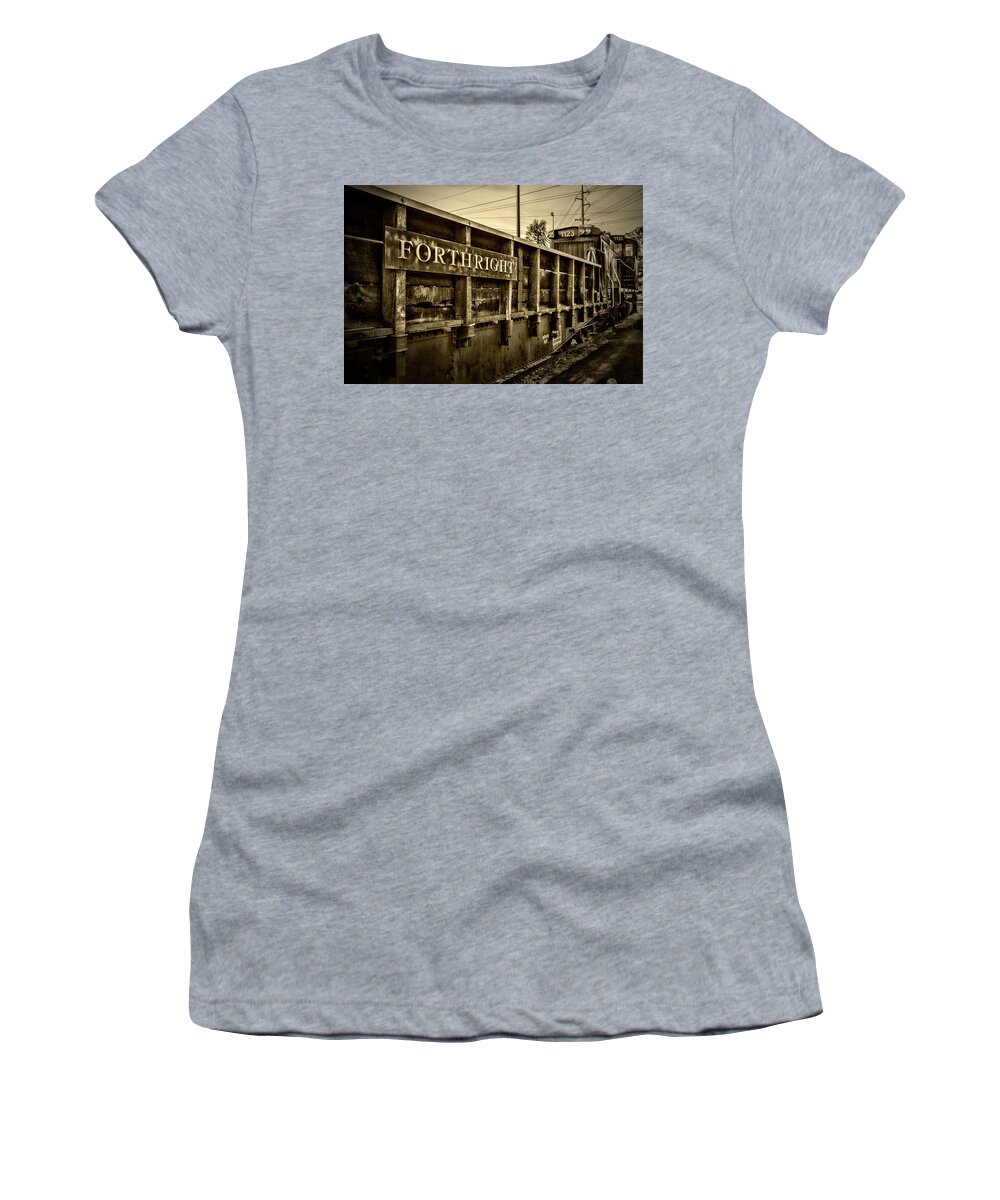Knoxville Women's T-Shirt featuring the photograph Forthright by Sharon Popek
