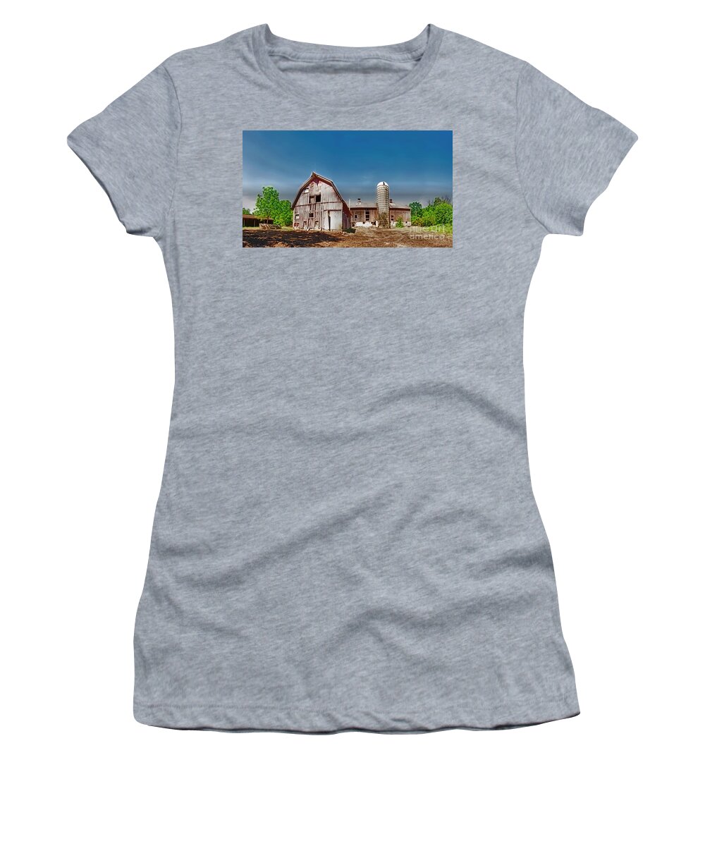 Klasen Women's T-Shirt featuring the photograph Klasen and Cary Algonquin Back of the Barn by Tom Jelen