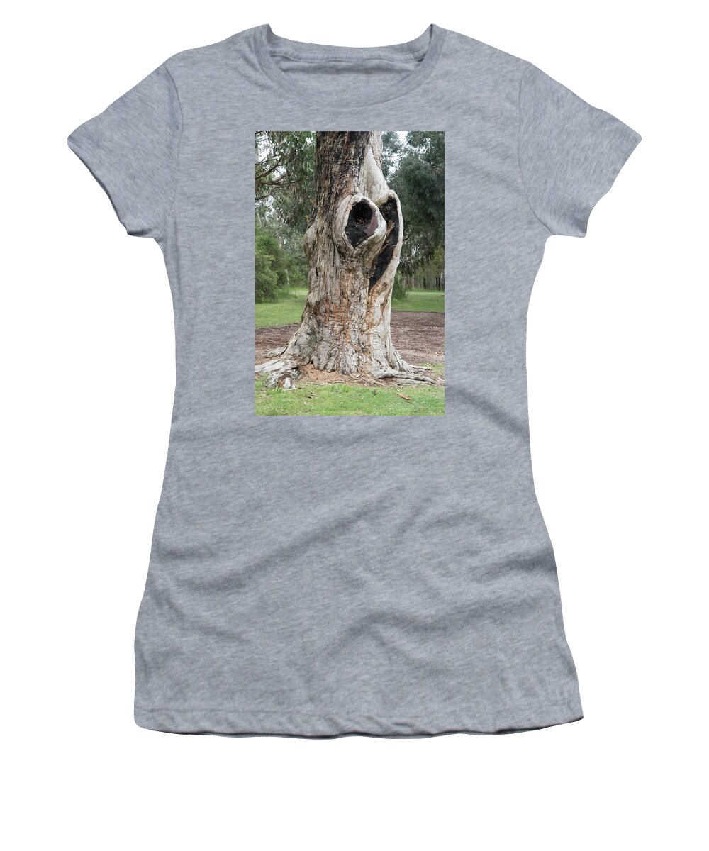 Landscape Women's T-Shirt featuring the photograph Lone Tree by Masami IIDA