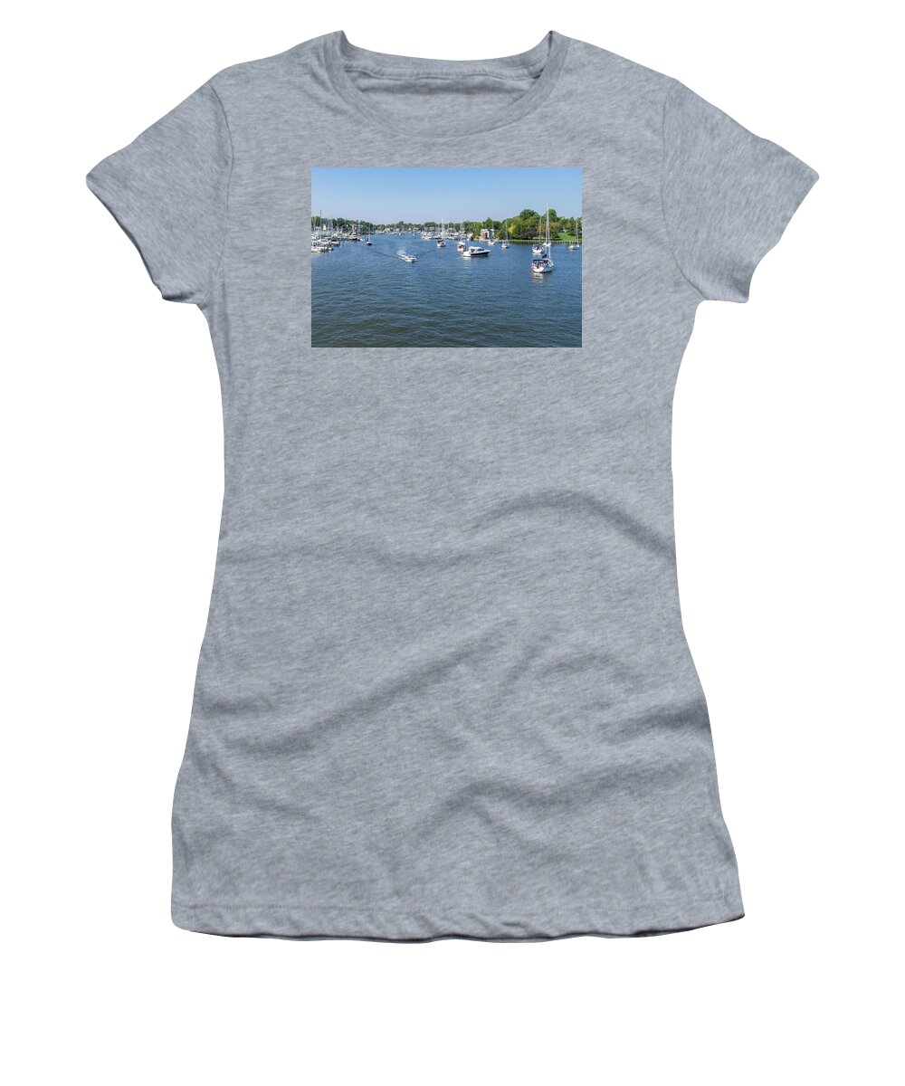 Boats Women's T-Shirt featuring the photograph Making Way Down Spa Creek by Charles Kraus