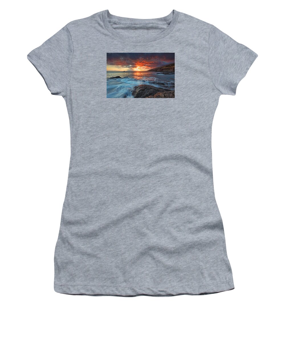 Maui Hawaii Mcgregor Point Sunset Ebb N Flow Seascape Clouds Tropics Women's T-Shirt featuring the photograph Maui Skies by James Roemmling