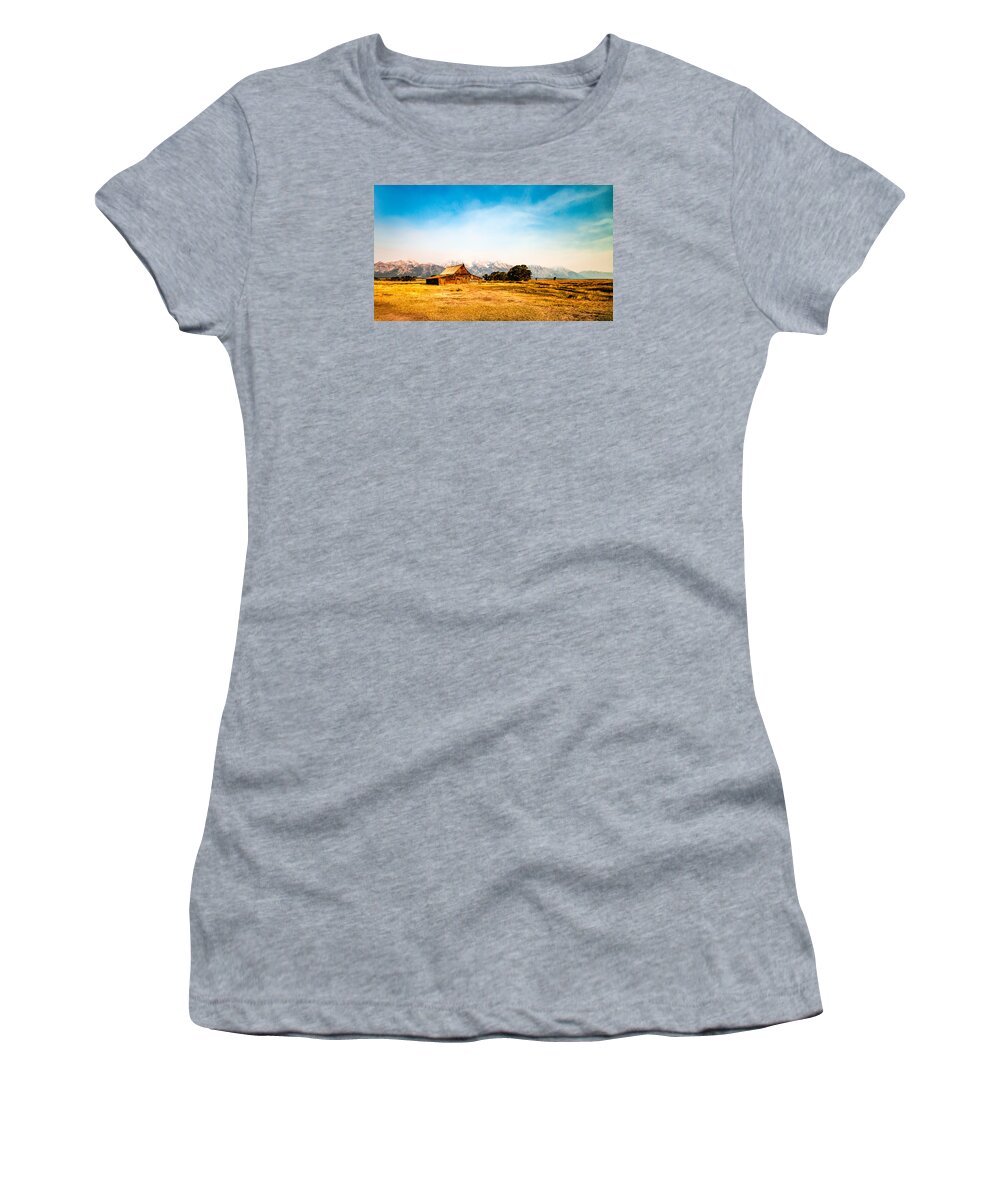 Wyoming Women's T-Shirt featuring the photograph Moulton Barn by Cathy Donohoue