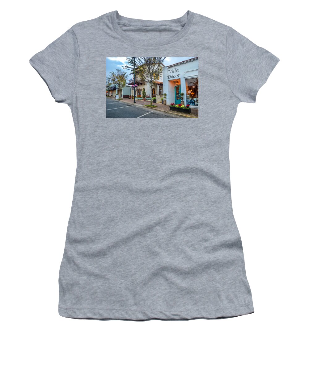 Fairhope Women's T-Shirt featuring the photograph Street at Villa Decor in Fairhope by Michael Thomas