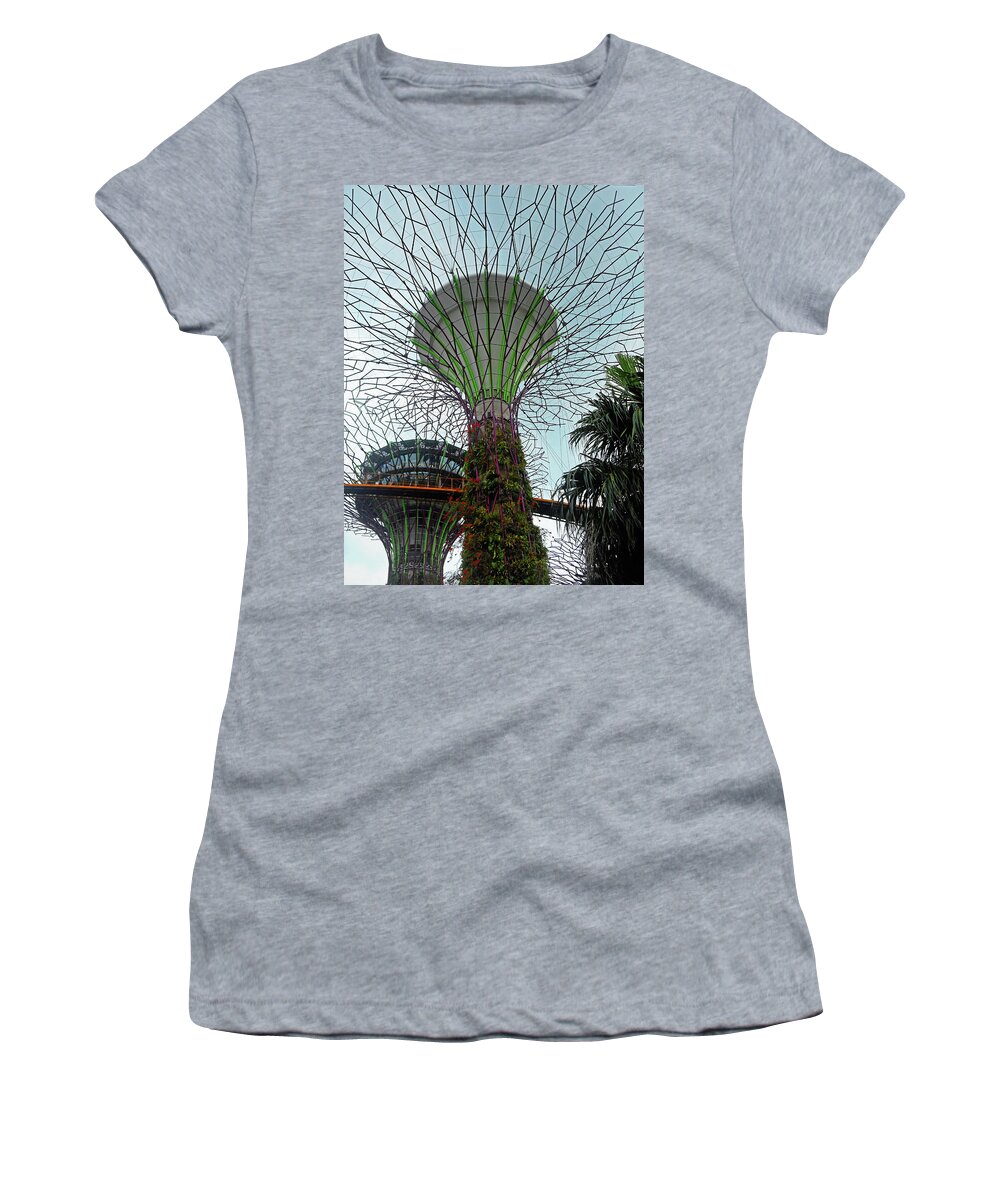 Gardens By The Bay Women's T-Shirt featuring the photograph Super Trees 15 by Ron Kandt