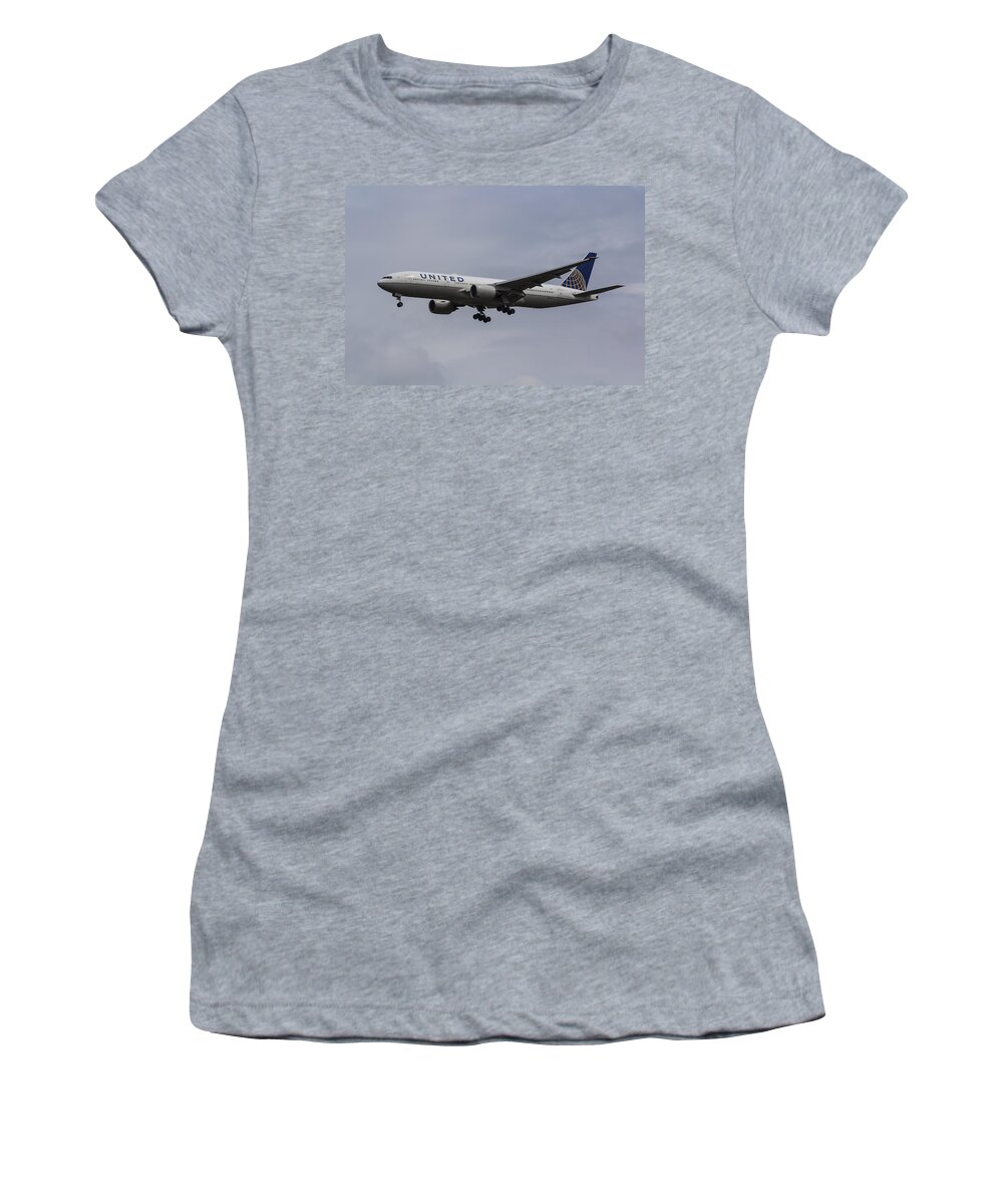 Boeing 777-222 Women's T-Shirt featuring the photograph United airlines Boeing 777 by David Pyatt