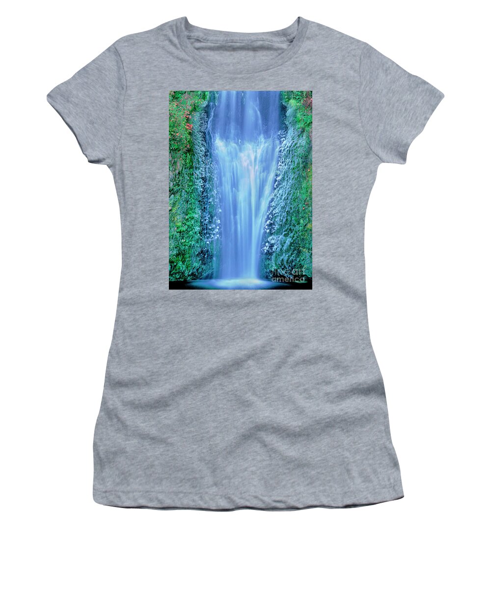 North America Women's T-Shirt featuring the photograph Multnomah Falls Columbia River Gorge Oregon by Dave Welling