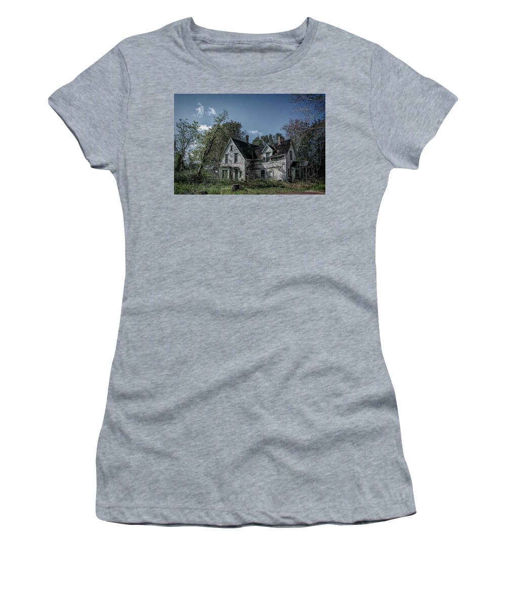 Vernacular Home Women's T-Shirt featuring the photograph Rustico Road Abandoned House Painterly by Douglas Wielfaert