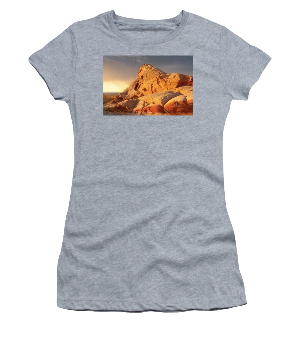 Valley Of Fire State Park Women's T-Shirt featuring the photograph Valley of fire desert 5 by Giovanni Allievi