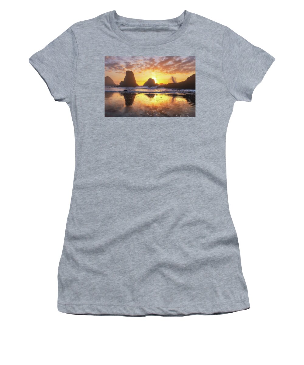 Oregon Women's T-Shirt featuring the photograph Sunset Splash #1 by Darren White