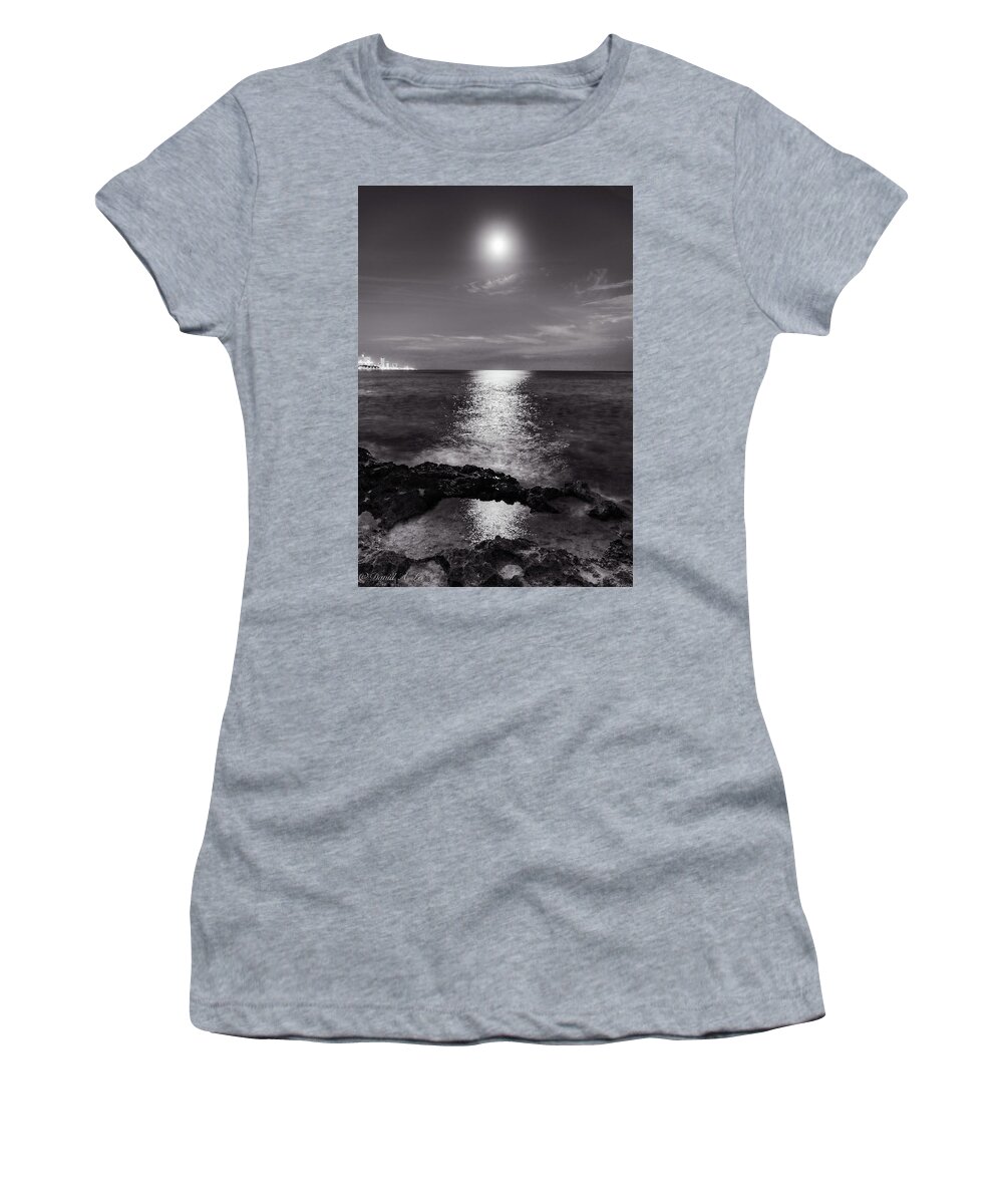 Cuba Women's T-Shirt featuring the photograph Moonset by David Lee