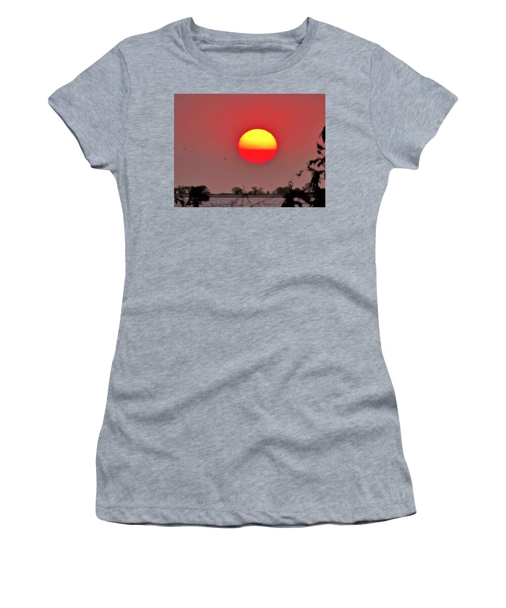 Weipa Women's T-Shirt featuring the photograph As the sun goes down and the birds don't play by Joan Stratton