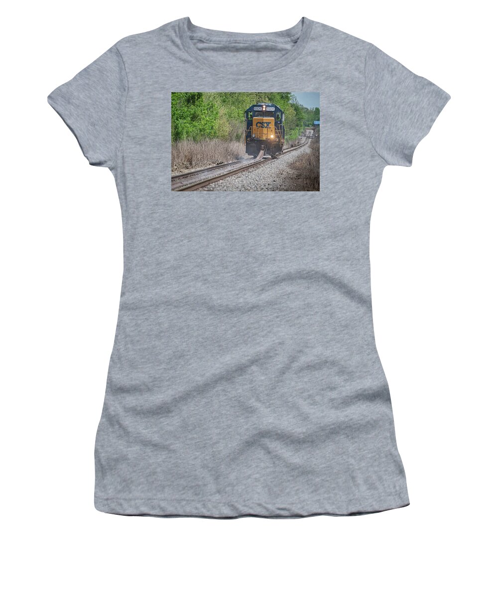 Railroad Women's T-Shirt featuring the photograph CST 6926 drags rail at Madisonville Ky by Jim Pearson