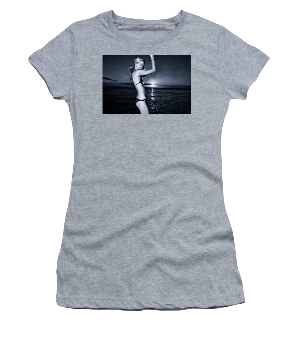  Amyn Nasser Photo Women's T-Shirt featuring the photograph Elisabeth Naples Beach 3713 Glamorous by Amyn Nasser