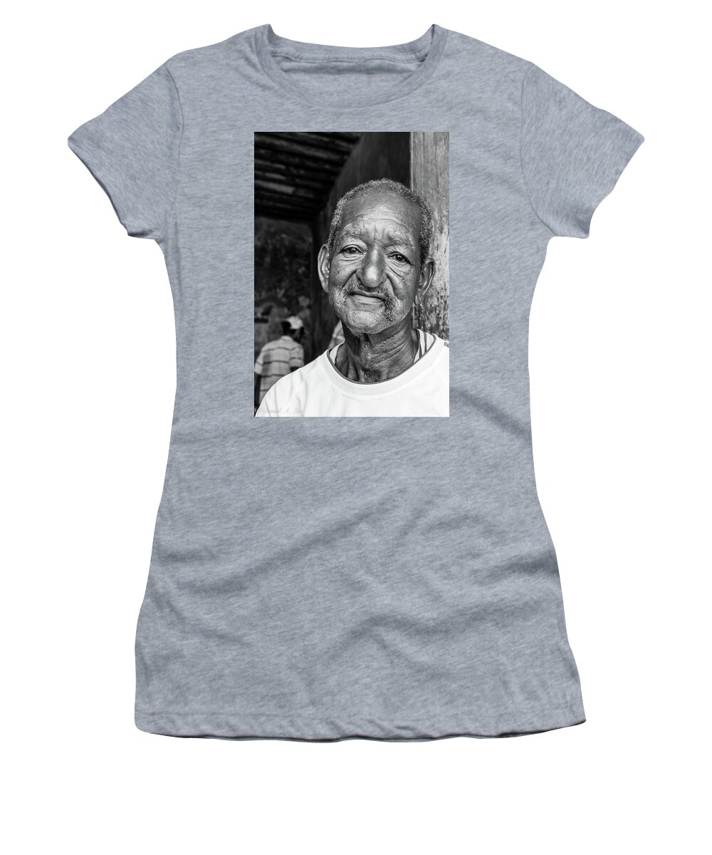 Cuba Women's T-Shirt featuring the photograph Kind Eyes by David Lee