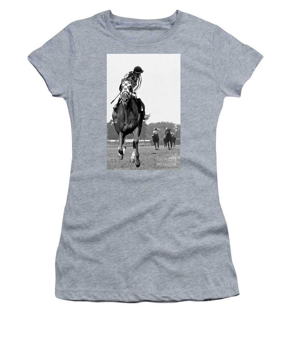 Looking Back Women's T-Shirt featuring the painting Looking back, 1973, Secretariat, stretch run, Belmont Stakes by Thomas Pollart