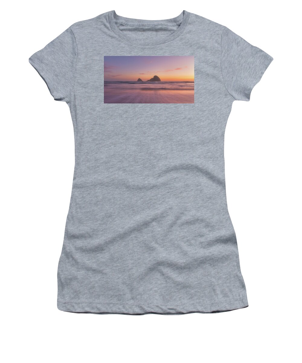 Oregon Women's T-Shirt featuring the photograph Oregon Moonset by Darren White