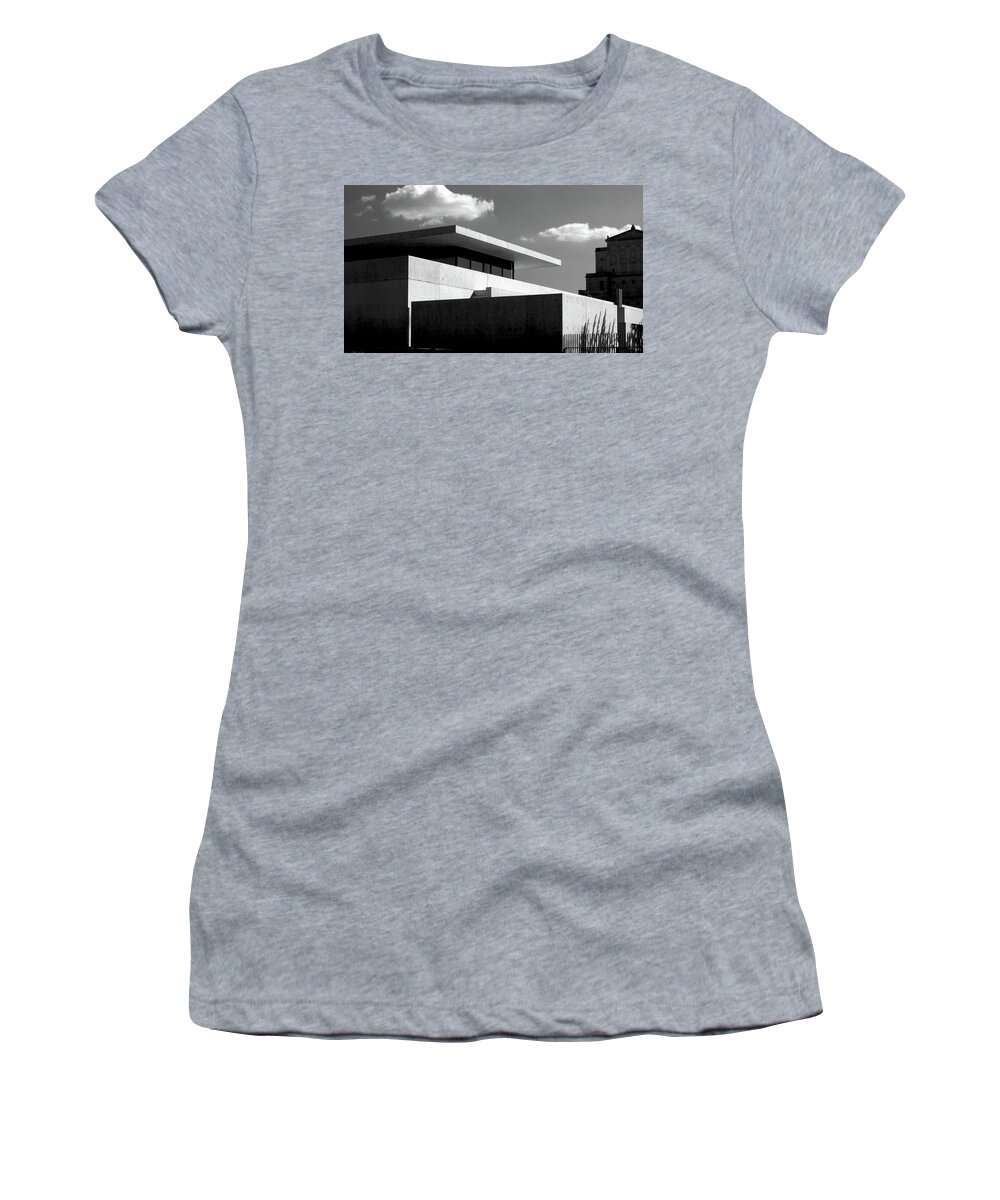 Architecture Women's T-Shirt featuring the photograph Pulitzer Arts Foundation Contemporary Architecture by Patrick Malon