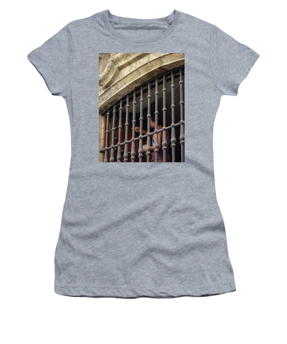Cuba Women's T-Shirt featuring the photograph The Painter by M Kathleen Warren