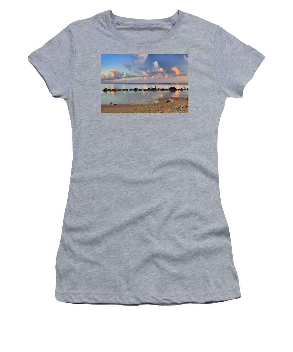 Hawaii Women's T-Shirt featuring the photograph Time Out by DJ Florek