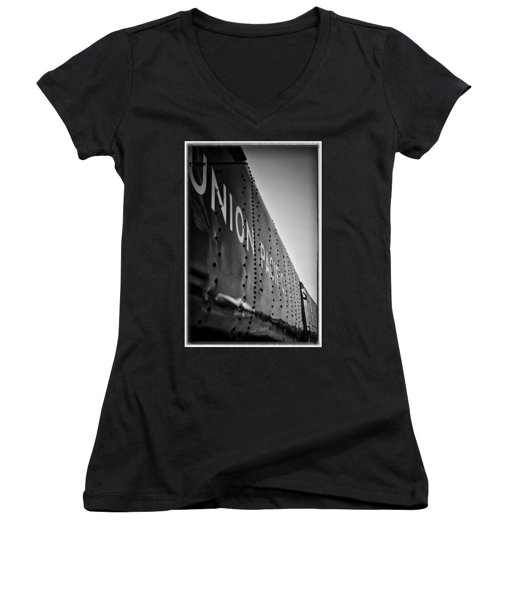 Bill Kesler Photography Women's V-Neck featuring the photograph Riveted by Bill Kesler