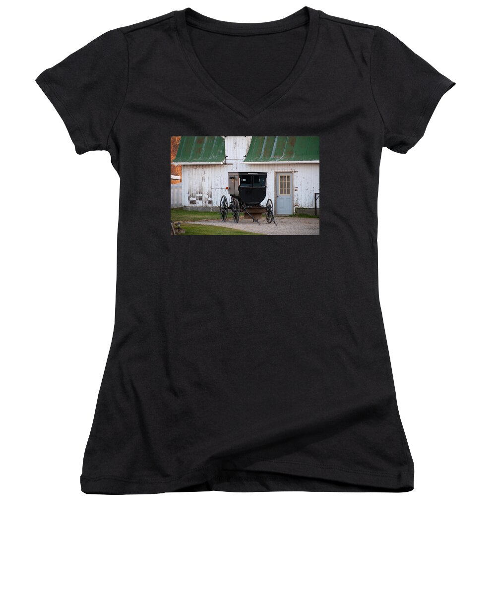 Amish Buggy Women's V-Neck featuring the photograph Amish Buggy White Barn by David Arment