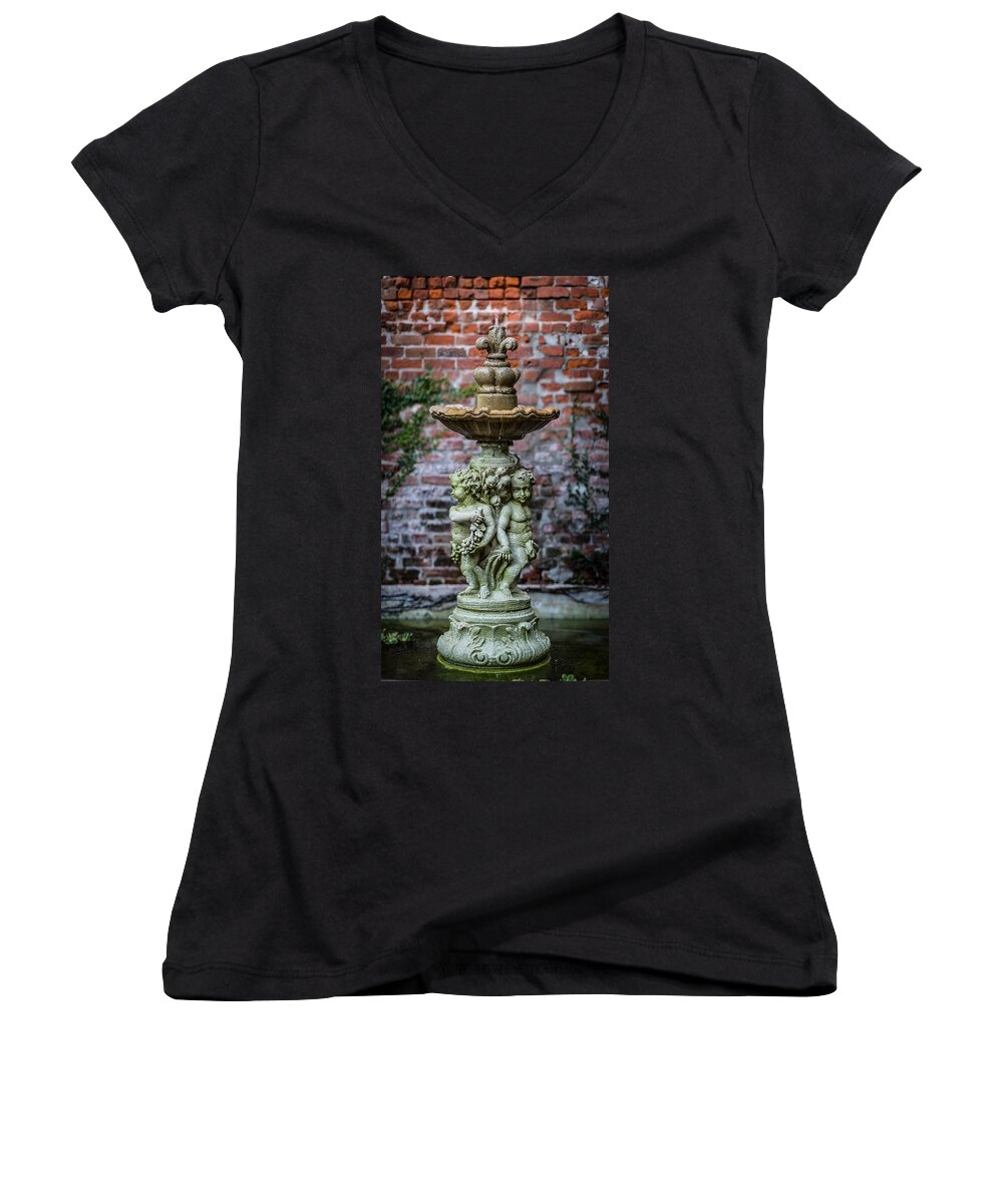 New Orleans Women's V-Neck featuring the photograph Cupid Fountain by David Downs