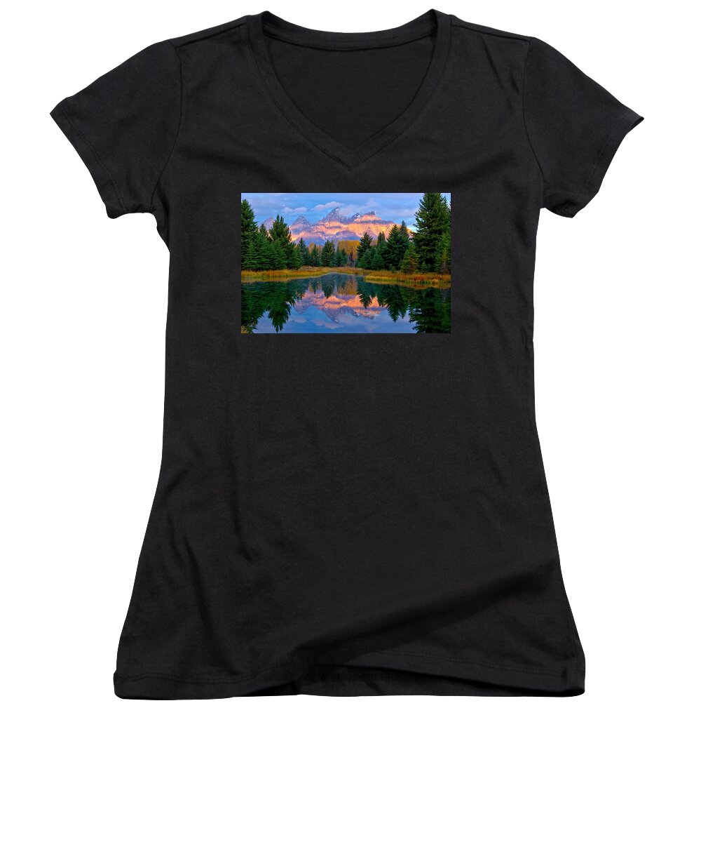 Autumn Women's V-Neck featuring the photograph Intermittency by David Andersen