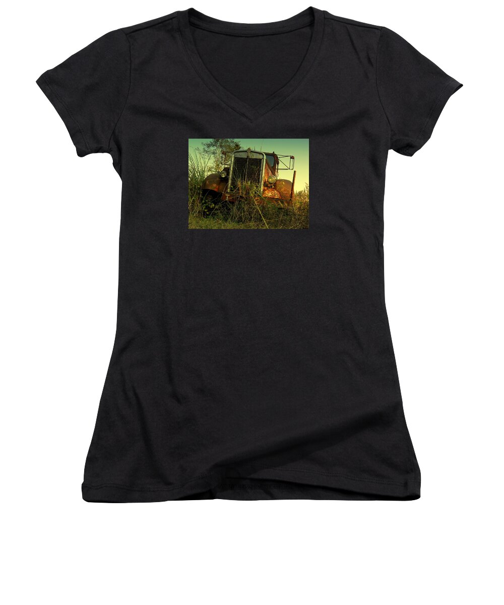 Wallpaper Buy Art Print Phone Case T-shirt Beautiful Duvet Case Pillow Tote Bags Shower Curtain Greeting Cards Mobile Phone Apple Android Nature Old American Women's V-Neck featuring the photograph Kenworth 2 by Salman Ravish
