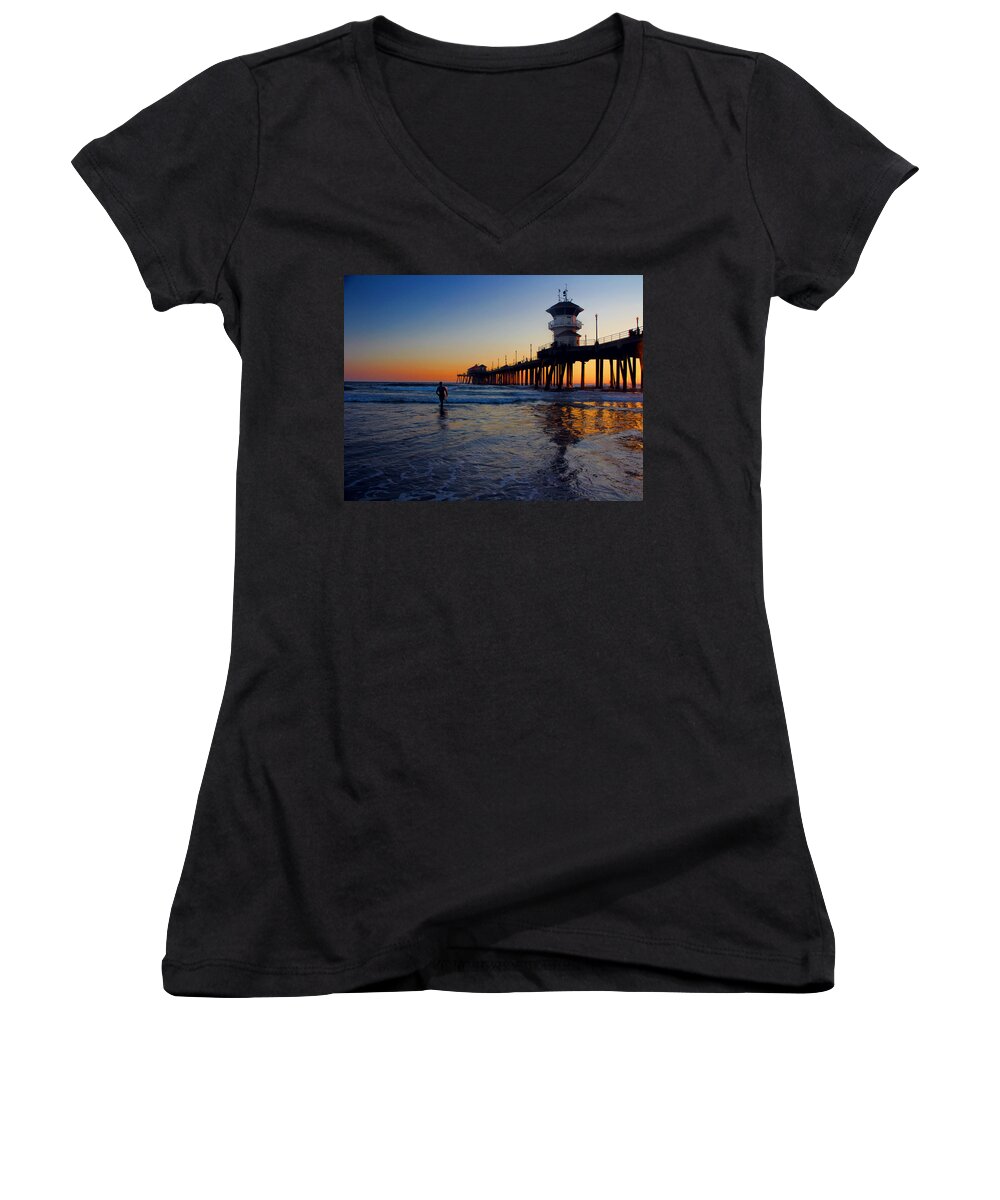 Pier Women's V-Neck featuring the photograph Last wave by Tammy Espino