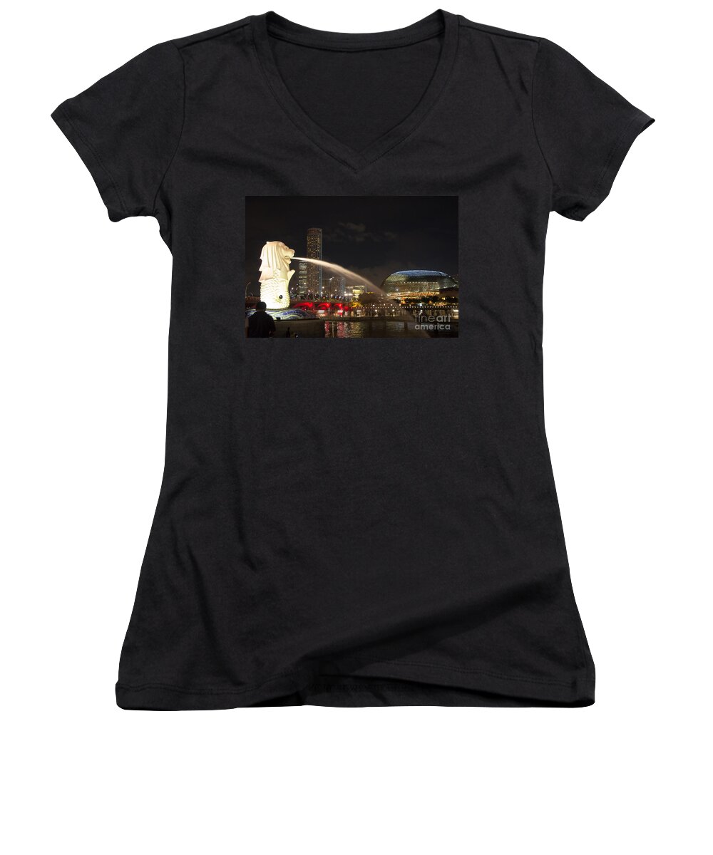 Asia Women's V-Neck featuring the photograph Lion City by Agnes Caruso